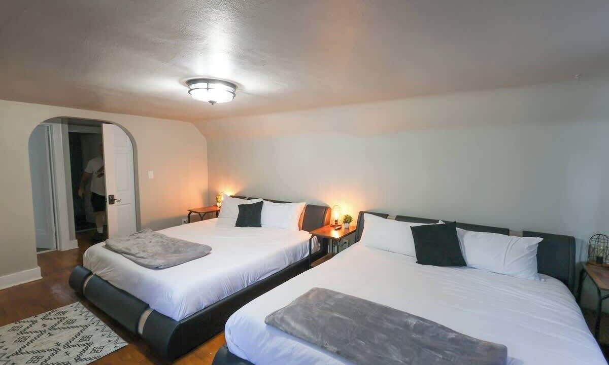 Photo of Bedroom in Lansing