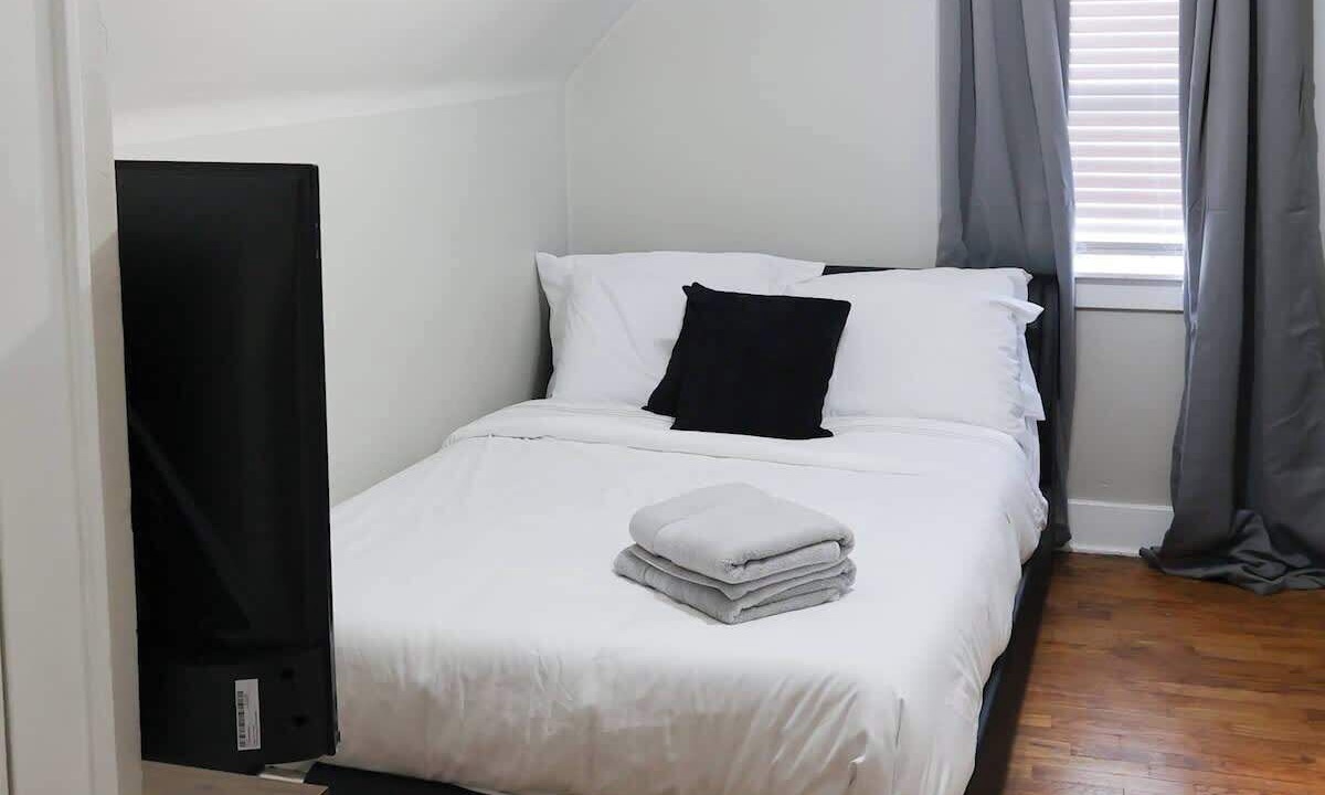 Photo of Bedroom in Lansing