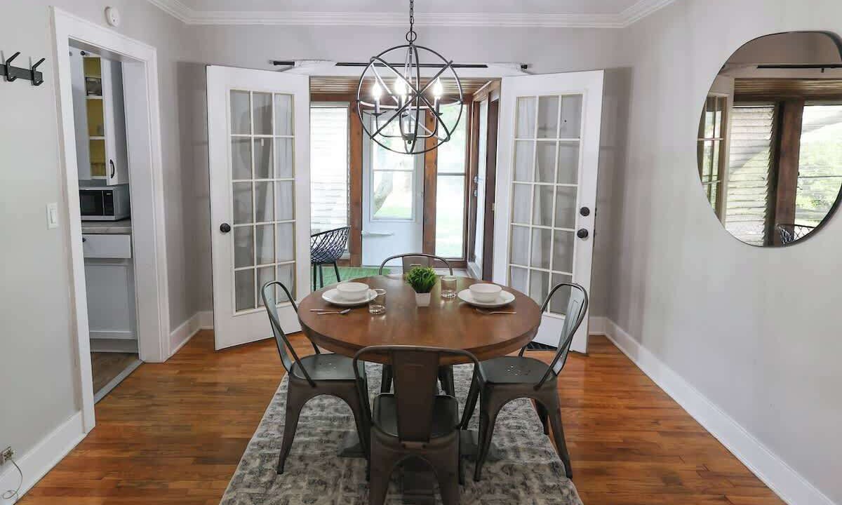 Photo of Livingroom in Lansing