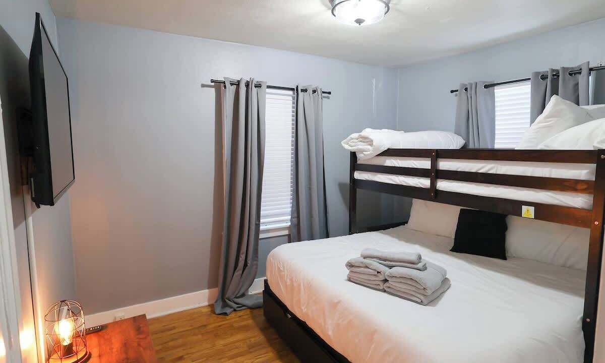 Photo of Bedroom in Lansing