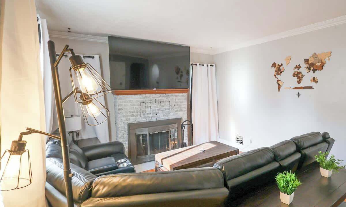 Photo of Livingroom in Lansing