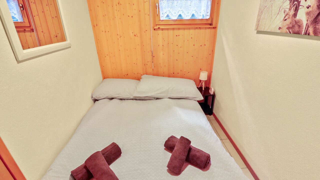 Photo of Bedroom in Lens