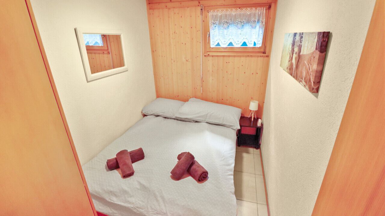 Photo of Bedroom in Lens