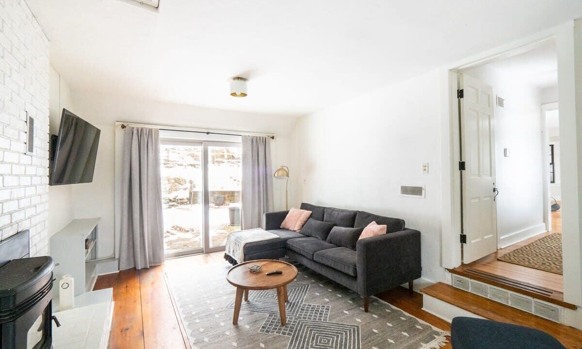 Photo of Livingroom in Pittsfield