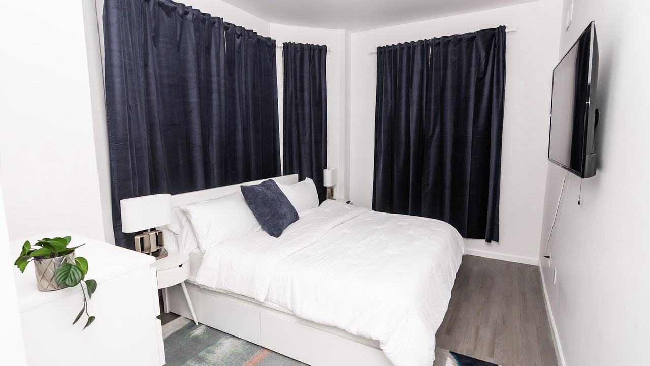 Photo of Bedroom in Fort Lee