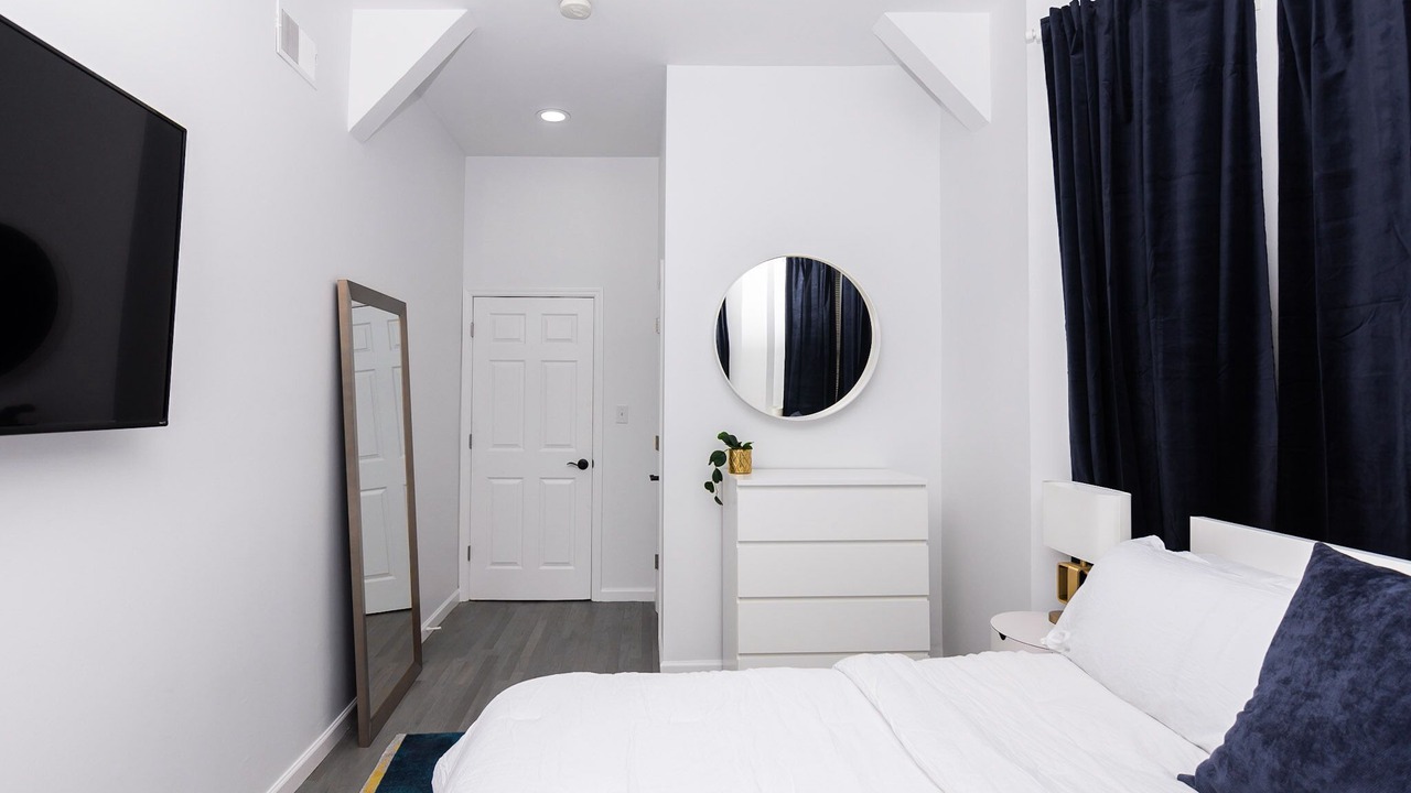 Photo of Bedroom in Fort Lee