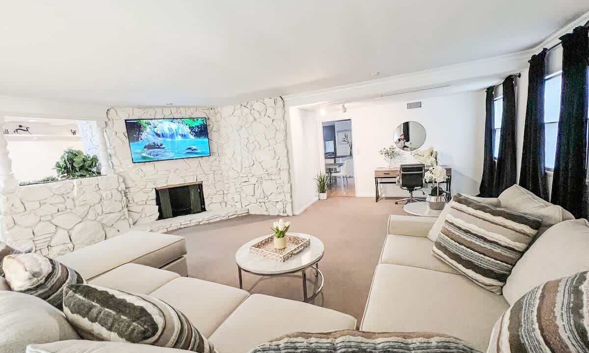 Photo of Livingroom in Northridge
