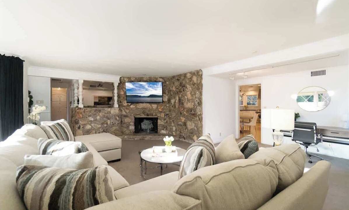 Photo of Livingroom in Northridge