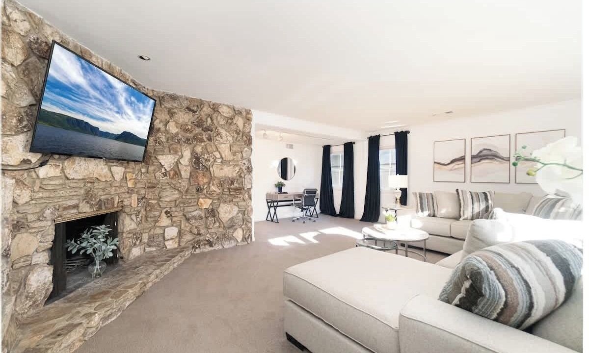 Photo of Livingroom in Northridge
