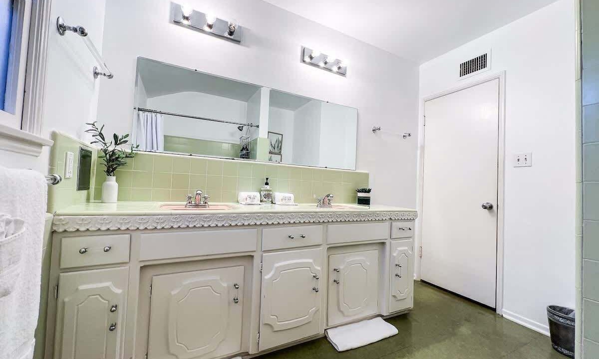 Photo of Bathroom in Northridge