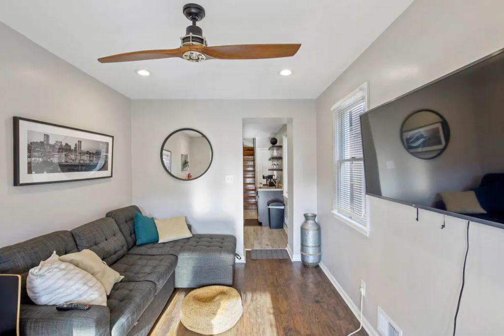 Photo of Livingroom in Barre Circle