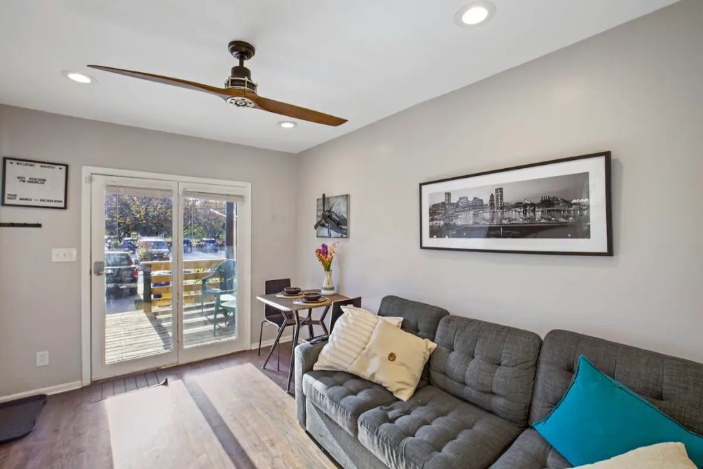 Photo of Livingroom in Barre Circle