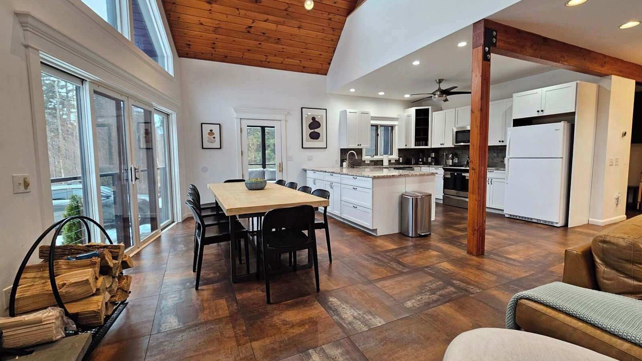 Photo of Livingroom in Becket