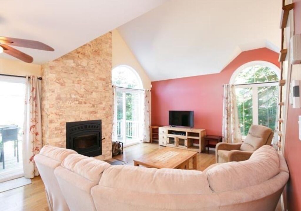 Photo of Livingroom in Val-des-Lacs