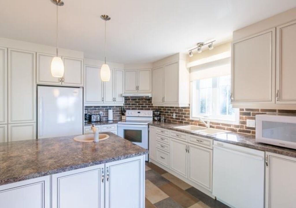 Photo of Kitchen in Val-des-Lacs