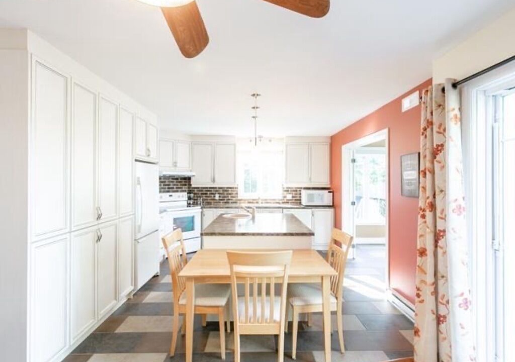 Photo of Kitchen in Val-des-Lacs