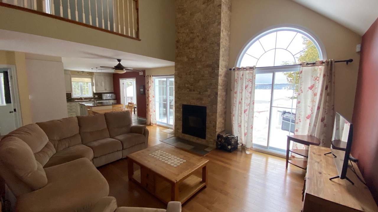 Photo of Livingroom in Val-des-Lacs
