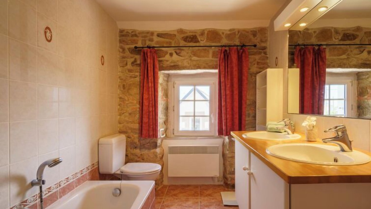 Photo of Bathroom in Plogoff