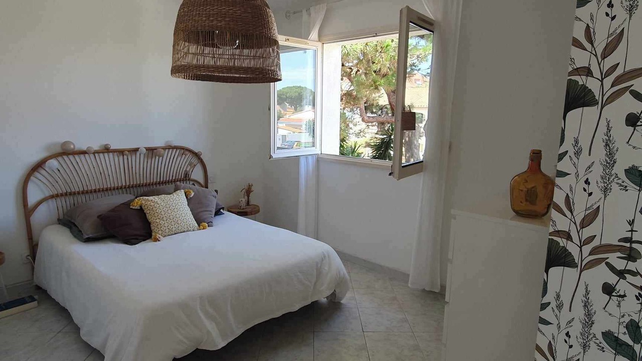 Photo of Bedroom in Le Port