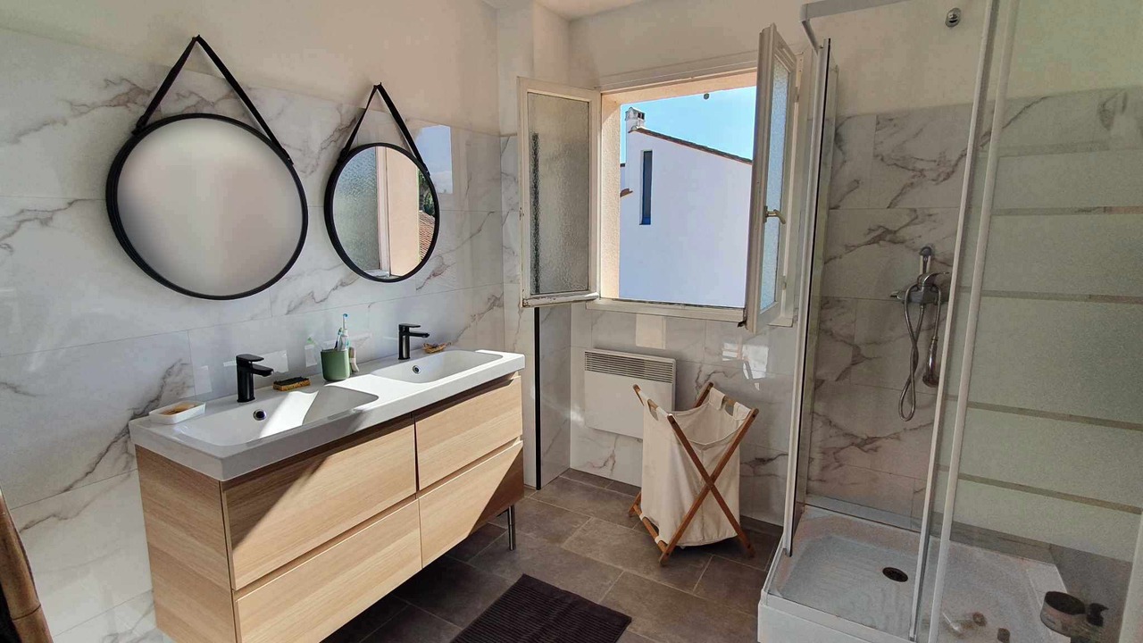 Photo of Bathroom in Le Port