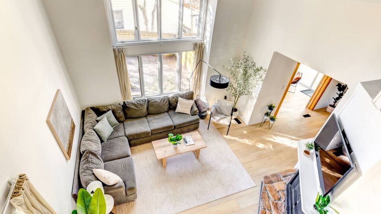 Photo of Livingroom in Pine Knoll Shores