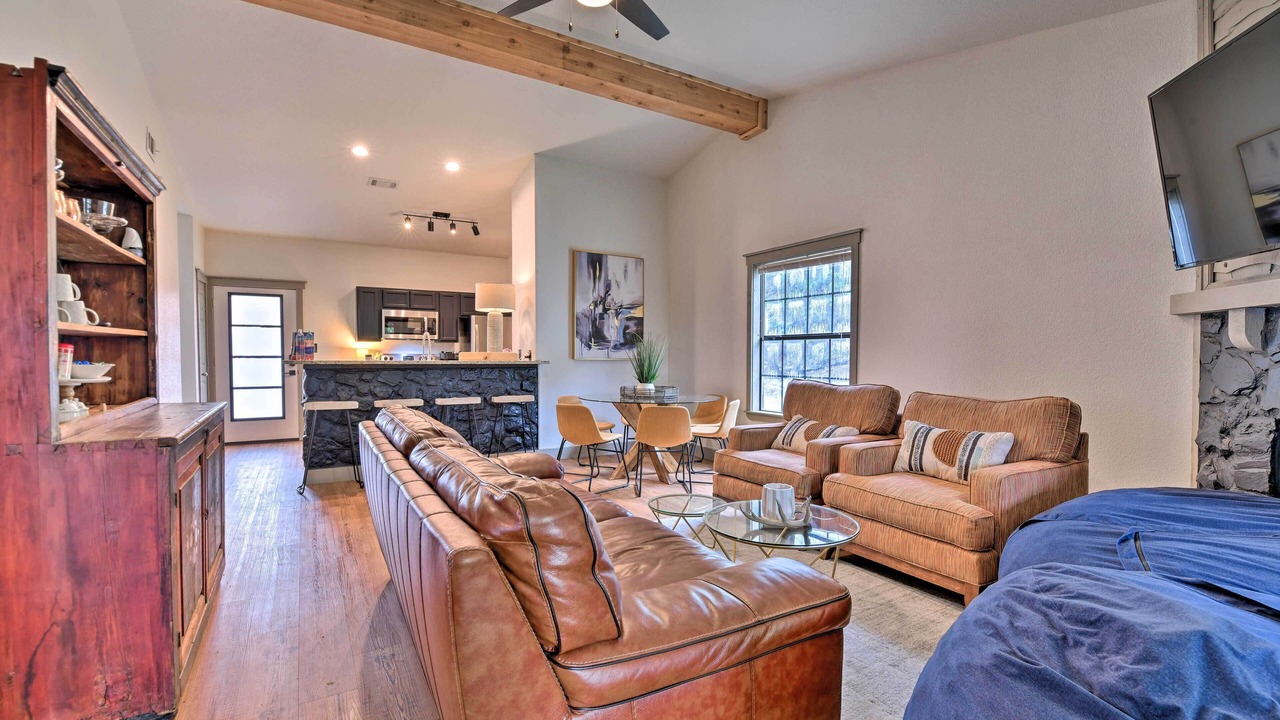 Photo of Livingroom in Graford