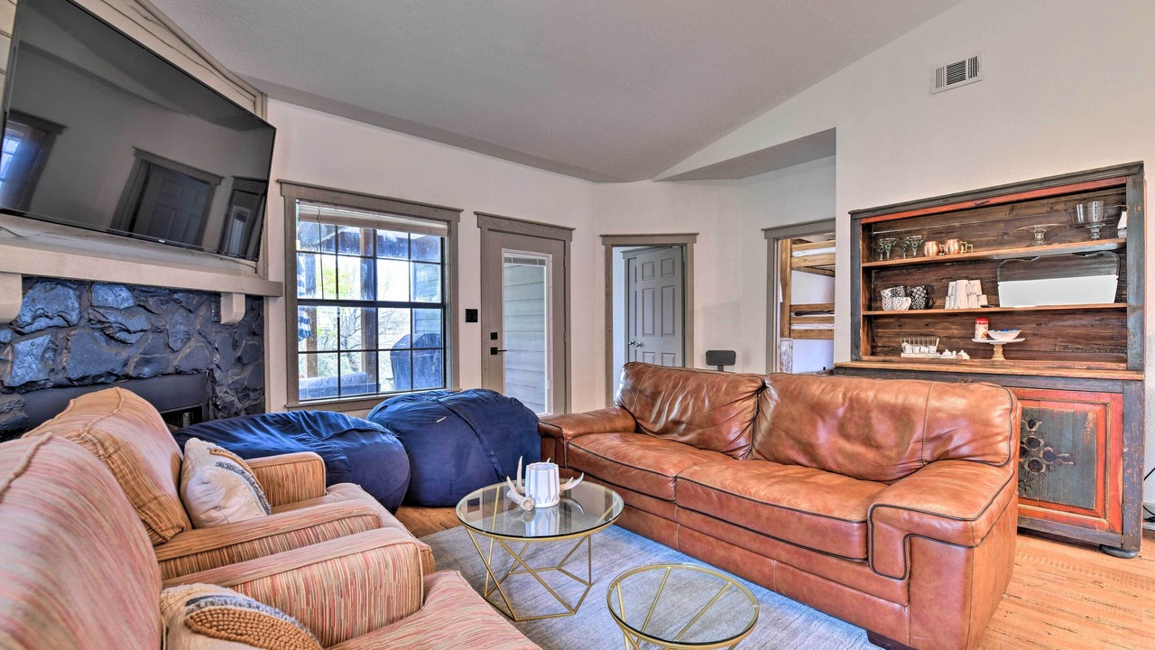 Photo of Livingroom in Graford