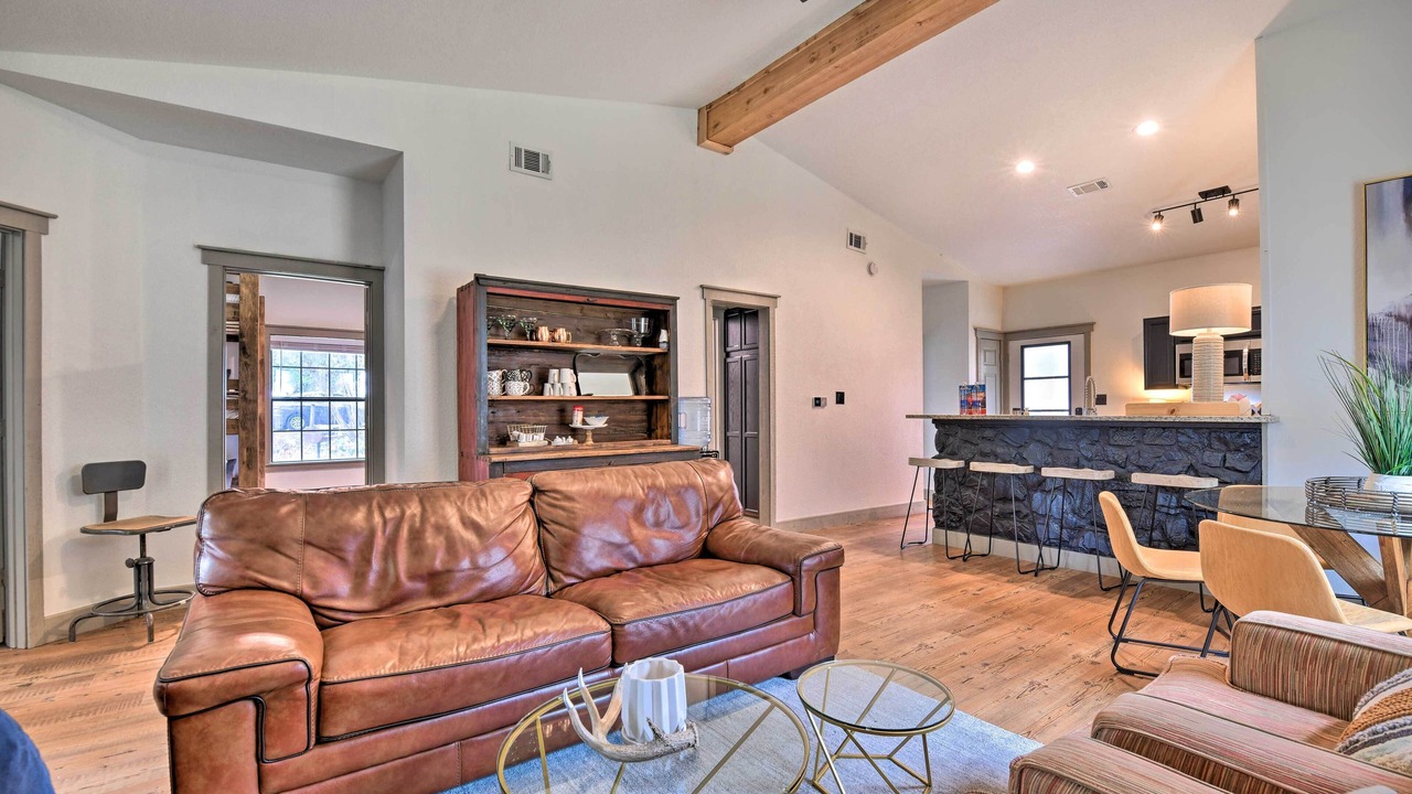 Photo of Livingroom in Graford