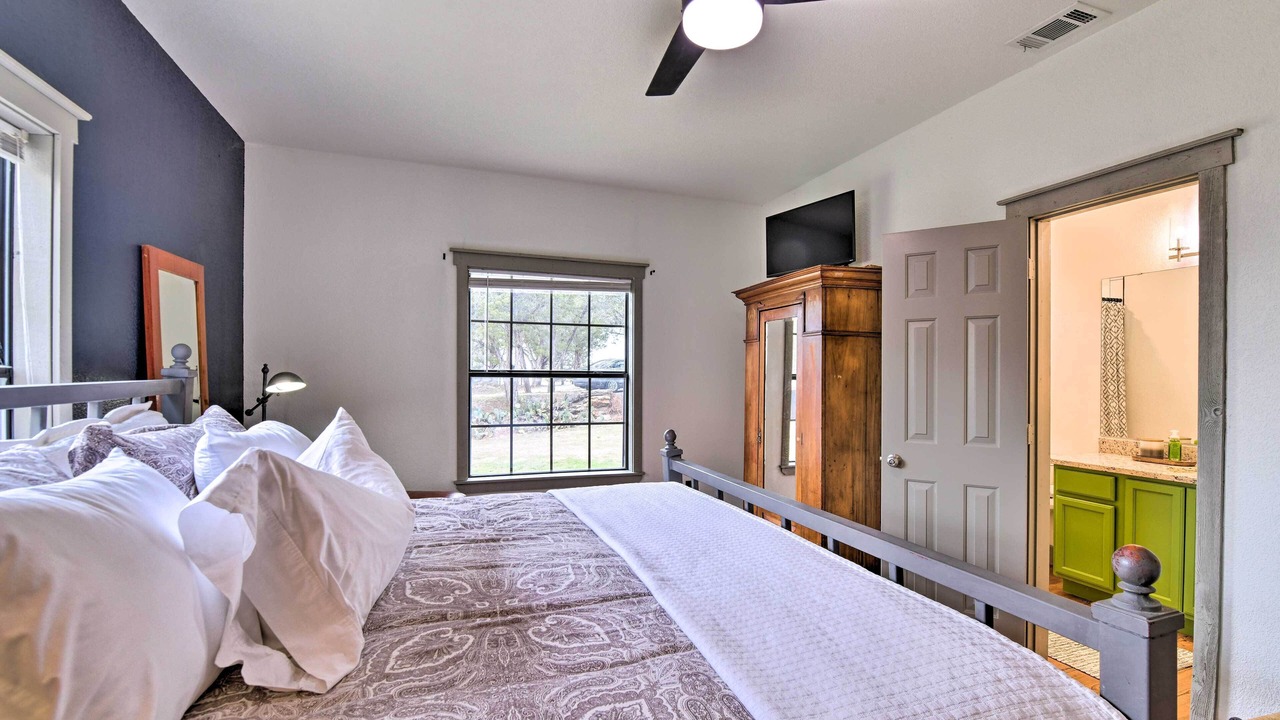 Photo of Bedroom in Graford