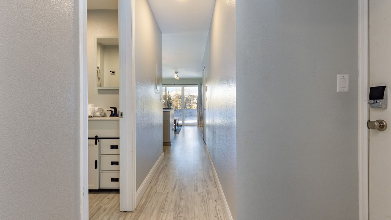 Photo of Bedroom in Summit Cove