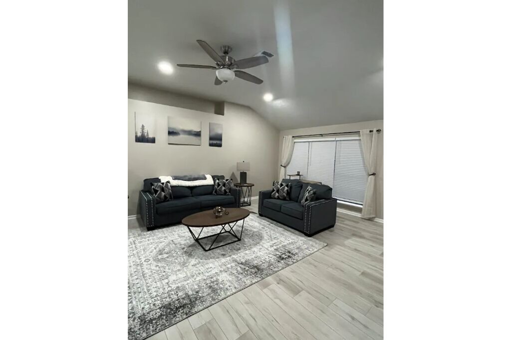 Photo of Livingroom in Spring