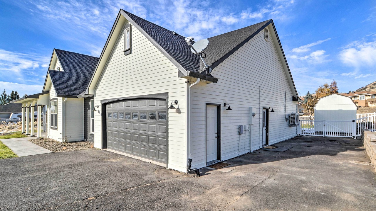 Photo of Others in Altamont