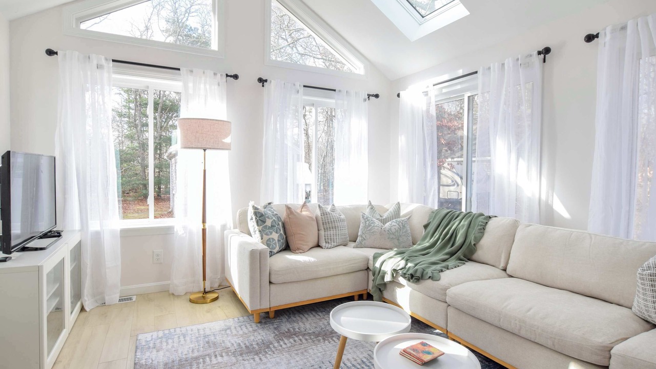 Photo of Livingroom in Brewster