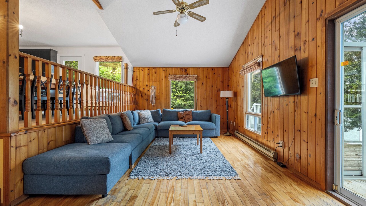 Photo of Livingroom in Val-des-Monts