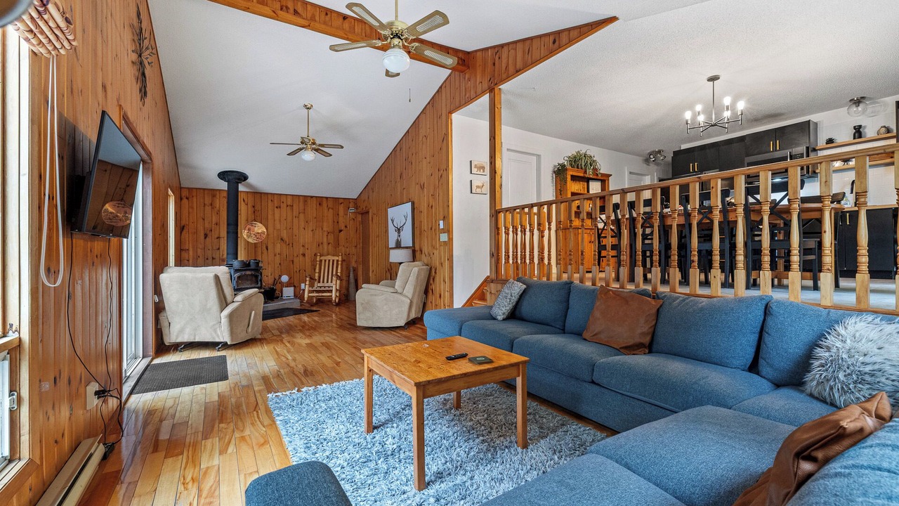 Photo of Livingroom in Val-des-Monts