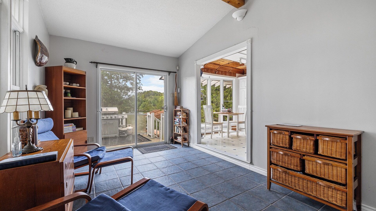 Photo of Livingroom in Val-des-Monts