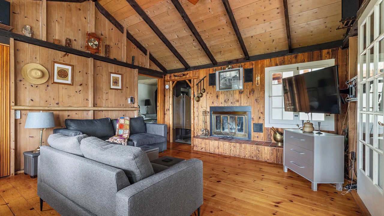 Photo of Livingroom in Val-des-Monts