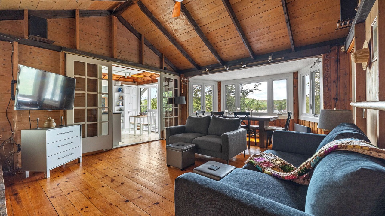 Photo of Livingroom in Val-des-Monts