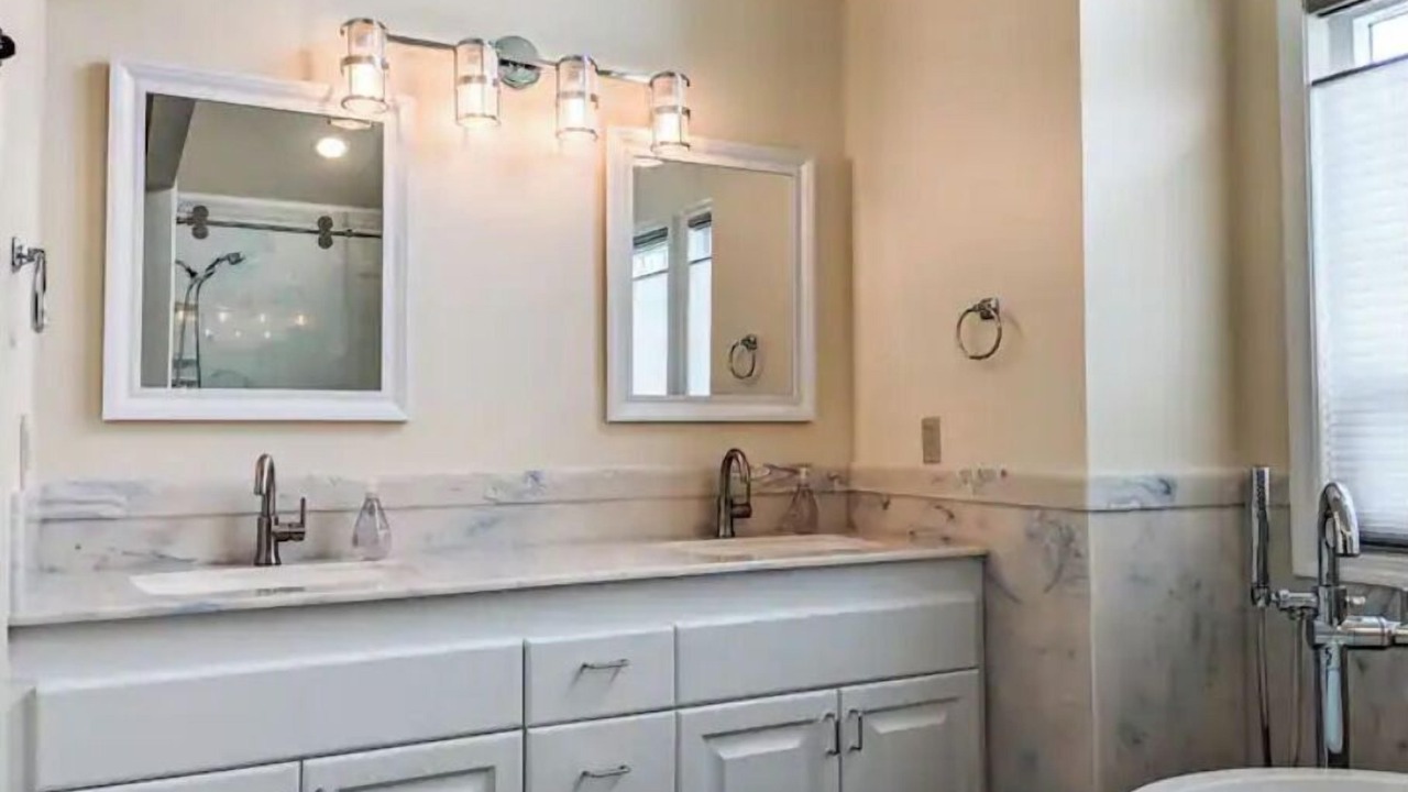 Photo of Bathroom in Harbor