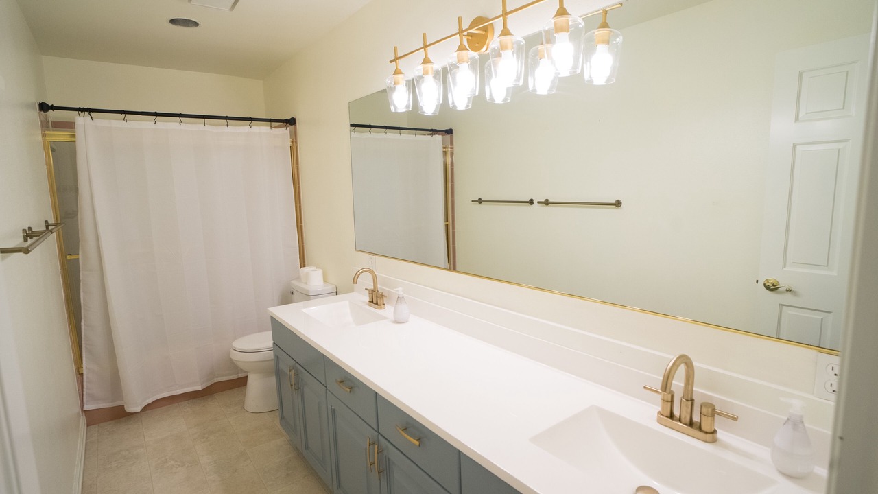 Photo of Bathroom in Harbor