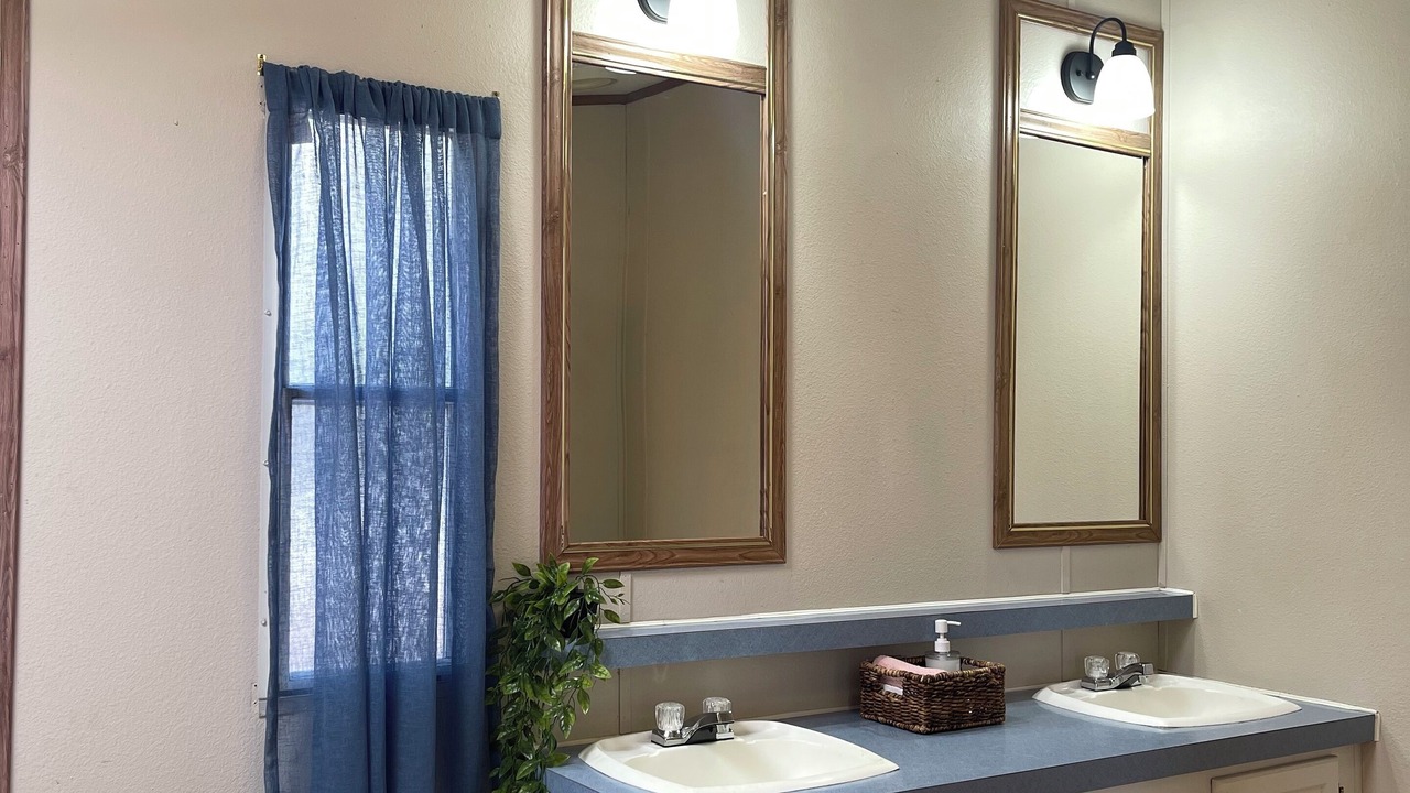 Photo of Bathroom in Elmo