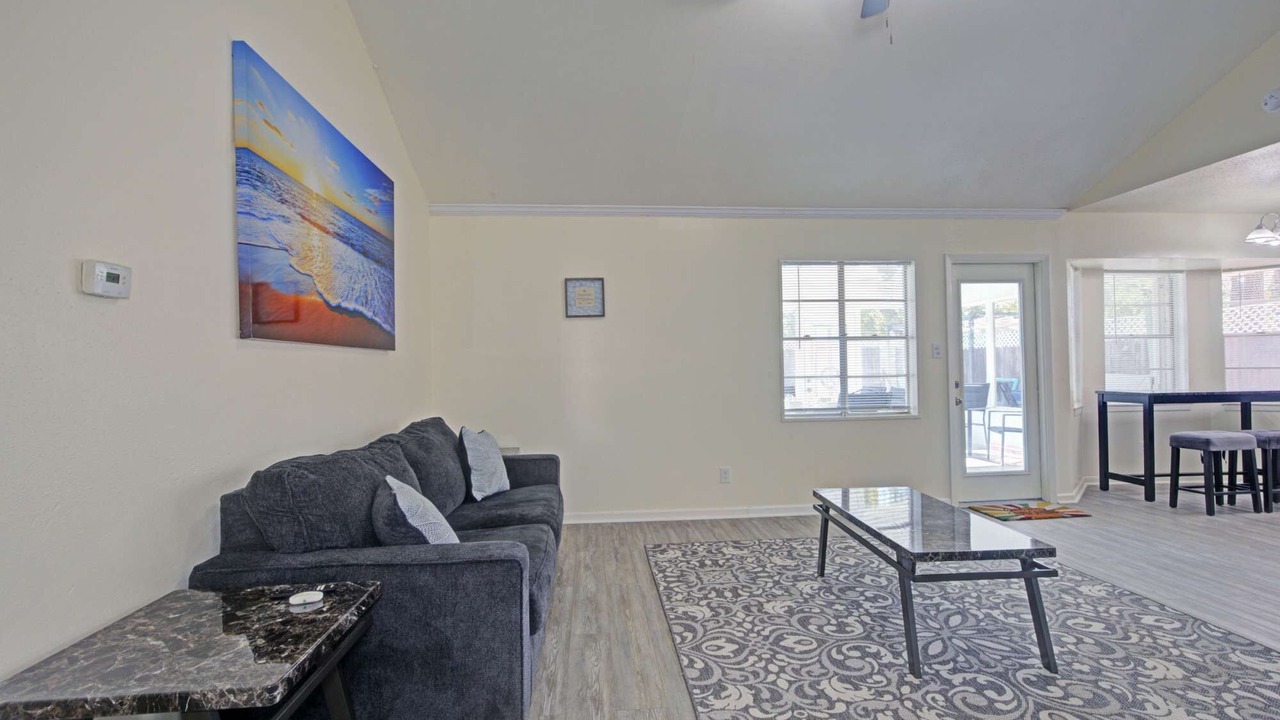 Photo of Livingroom in Spring Branch Central