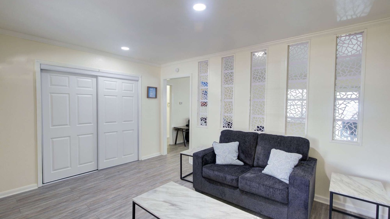Photo of Livingroom in Spring Branch Central
