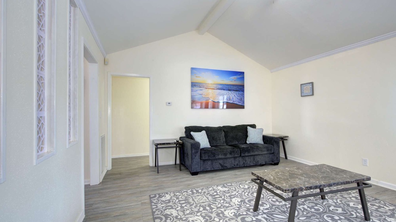 Photo of Livingroom in Spring Branch Central