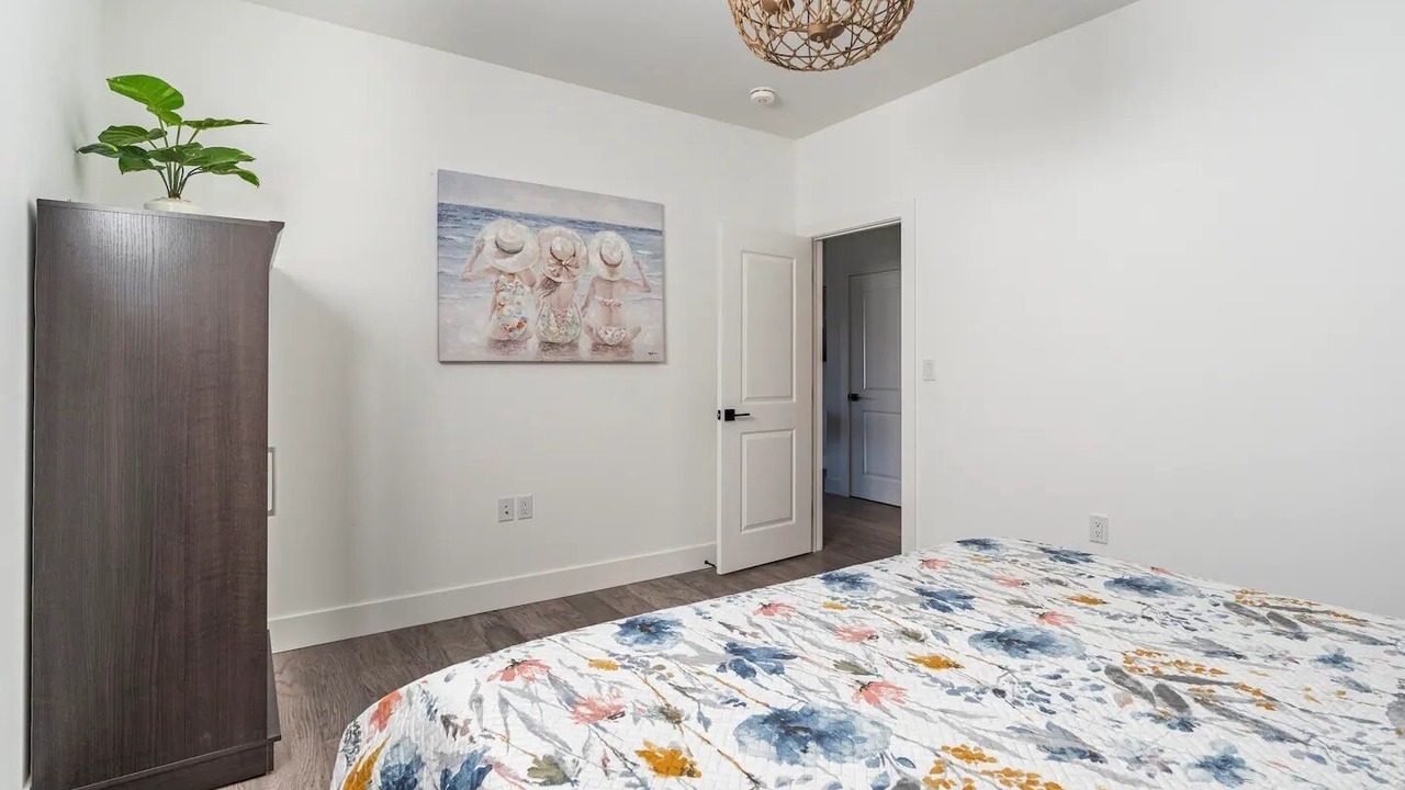 Photo of Bedroom in Colpoys Bay