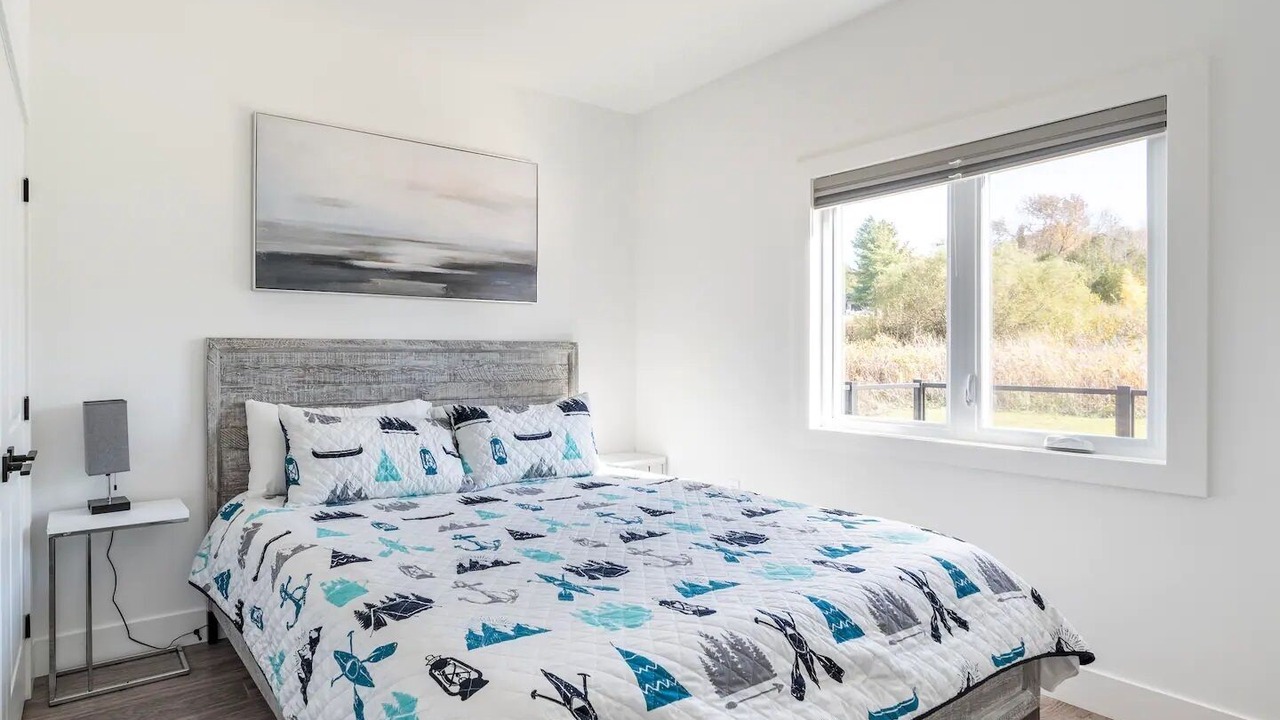 Photo of Bedroom in Colpoys Bay