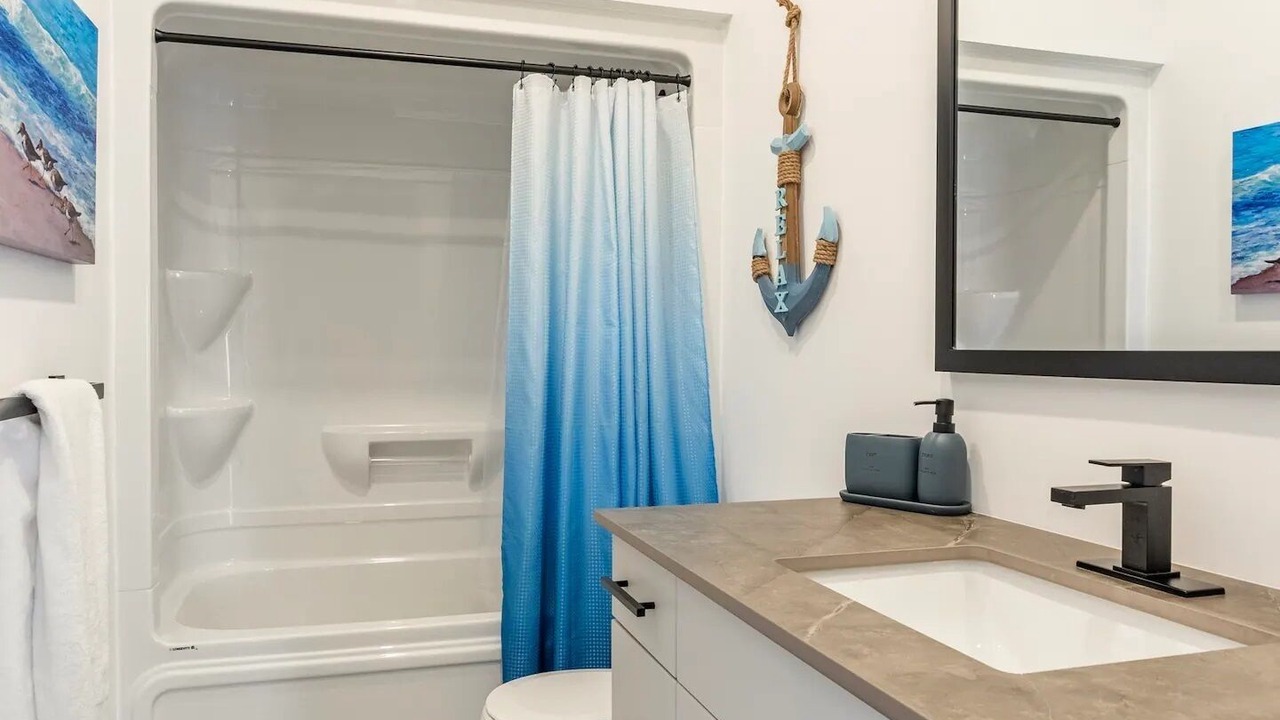 Photo of Bathroom in Colpoys Bay
