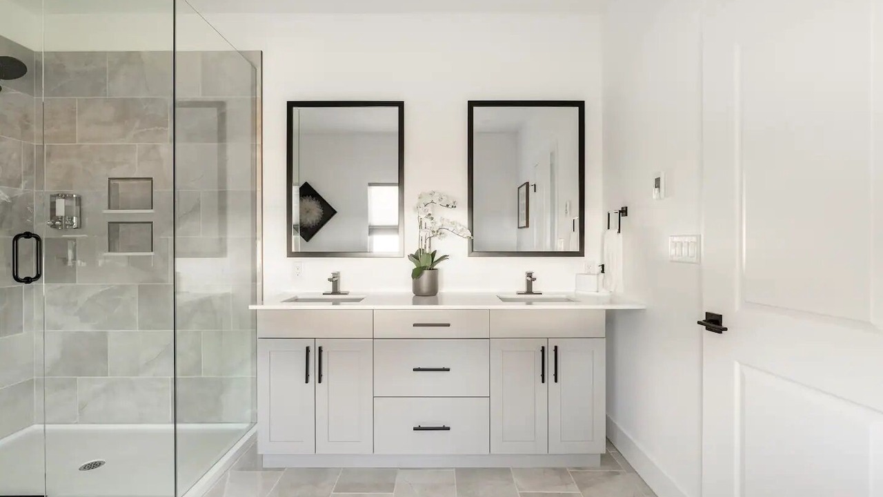 Photo of Bathroom in Colpoys Bay