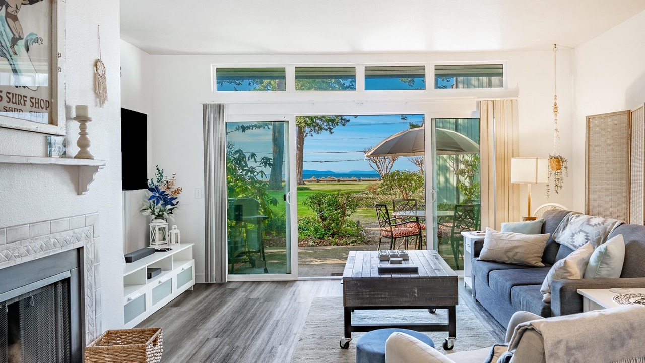 Photo of Livingroom in Birch Bay