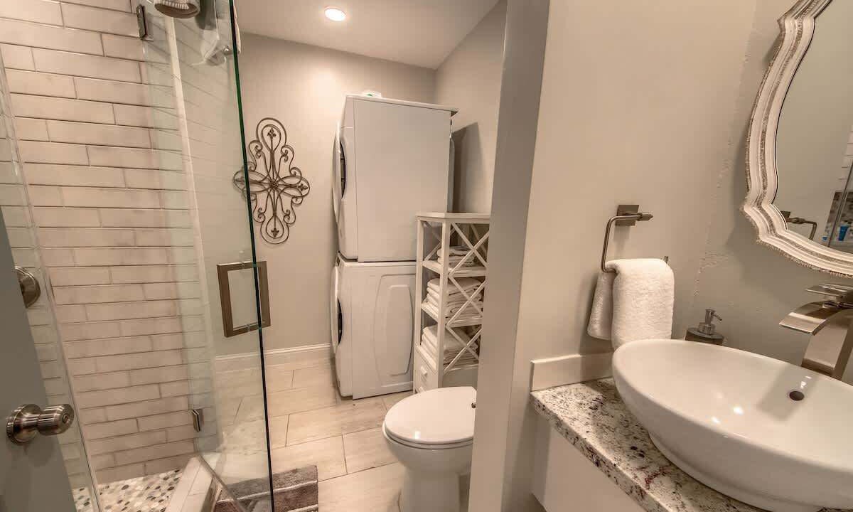 Photo of Bathroom in Canyon Lake